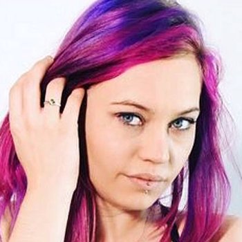 Kira Burn model profile page