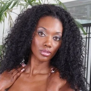 Nyomi Banxxx