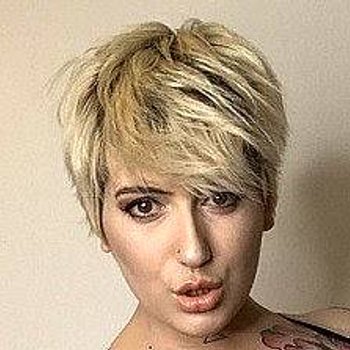 Pixie Peach model profile page