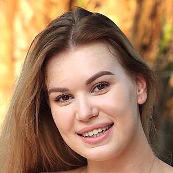 Sandra Blonde model profile page