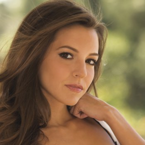 Shelby Chesnes model profile page
