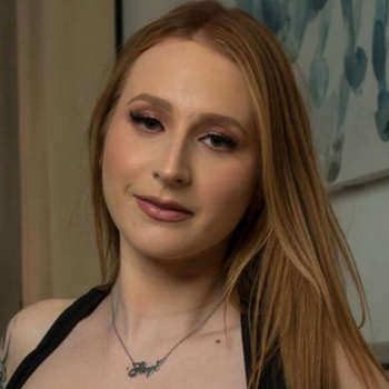 Skye Mae model profile page