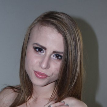 Soleil Saunders model profile page