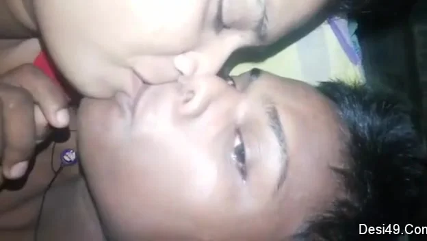 Exclusive- Desi Deaver Bhabhi Romance