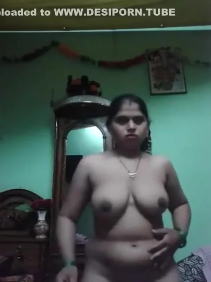 Mature Desi Village Housewife Showing Her Fat Shaved Pussy