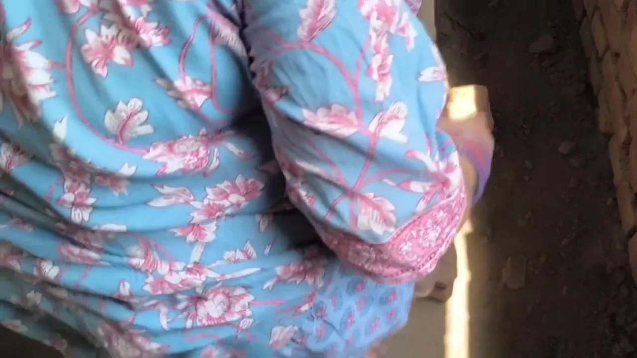 Women Labour Fuck With Labour Contractor For Earning Extra Money