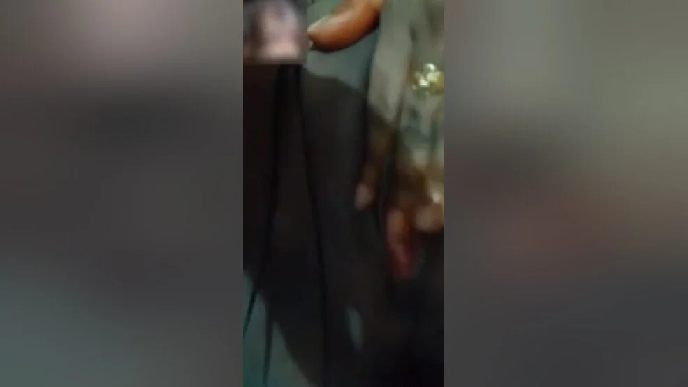 Today Exclusive- Desi Bhabhi Showing Her Boobs On Video Call