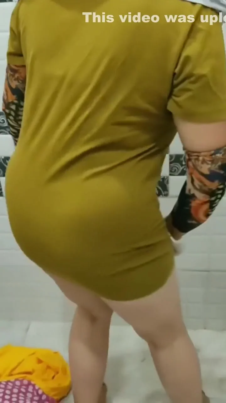 Desi Bhabhi Is Not Asking To Leave In The Bathroom