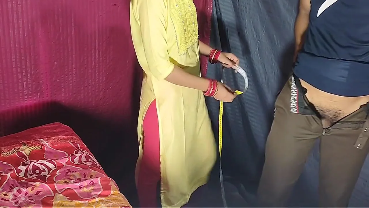 Ladies Tailor Ne Ki Gand Me Ungli Or Fir Hue Jamkar Chudai