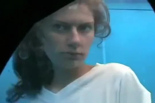 2 Girls in Beach Cabin