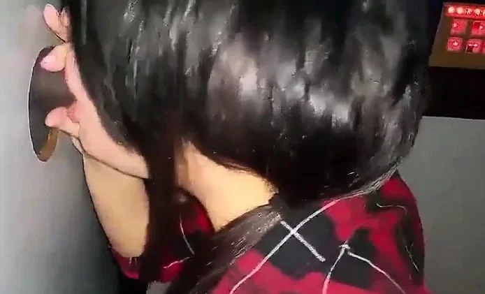 girl takes her first BBC at the glory hole