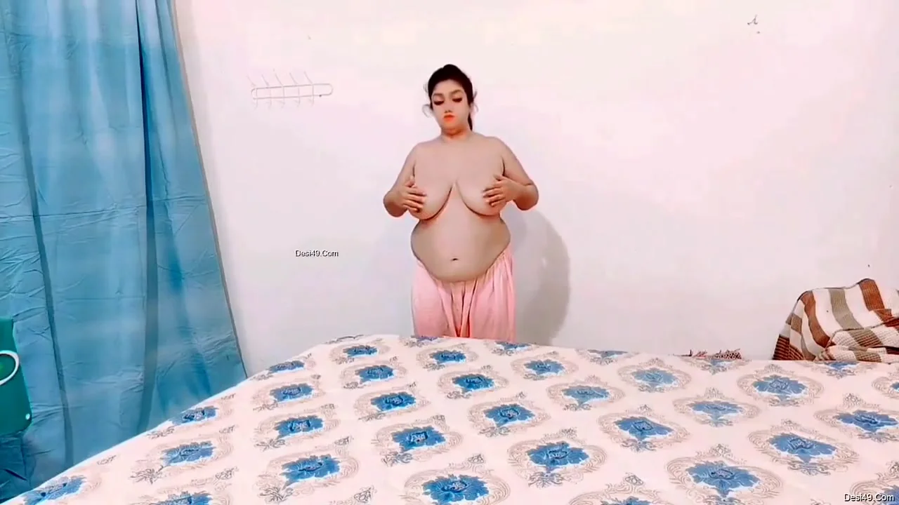 Paki Wife Shows Her Boobs And Pussy