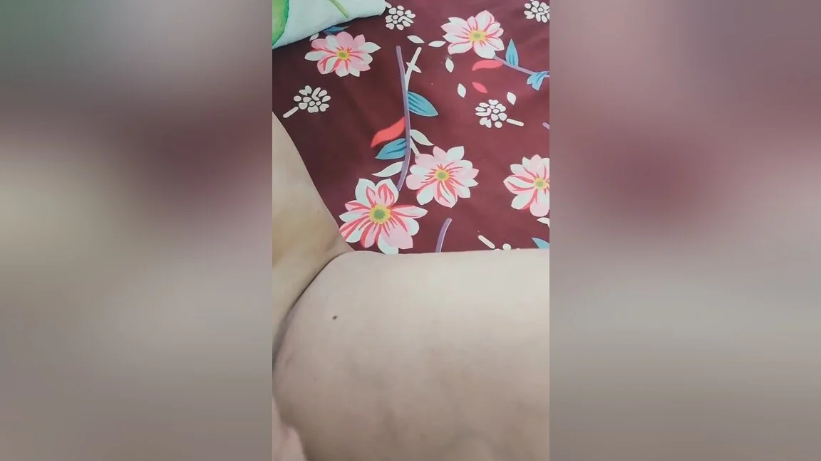 Hi Everyone Your Desi Hot Sexy Bhabhi Is Back With New Video Of Bhabhi Getting Shaved And Squirting. Do Have Fun Watching