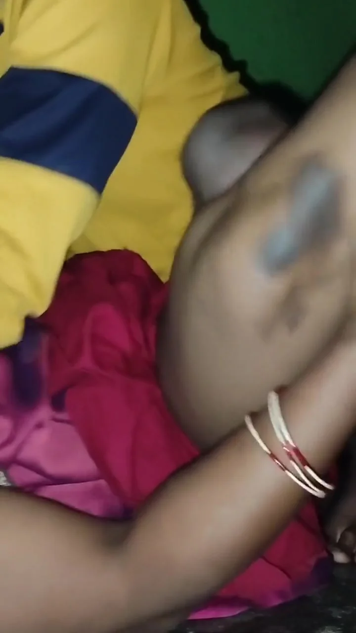 Hindi Sex In Desi Aunty Ko Raat Me Bohat Maje Se Pela Achha Laga