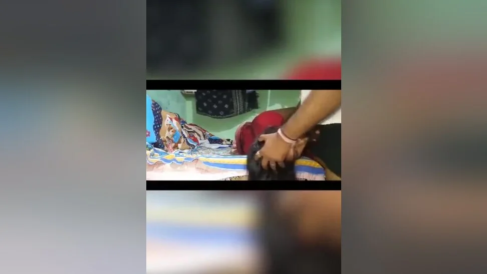 Koi Nhi Tha Ghar Pe Akeli Dekh Padosi Khub Chudai Kardiya