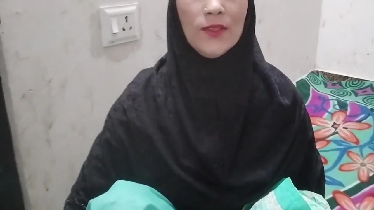 Abbu Jaan Ne Paise Dekar Jabar Dasti Chod Diya