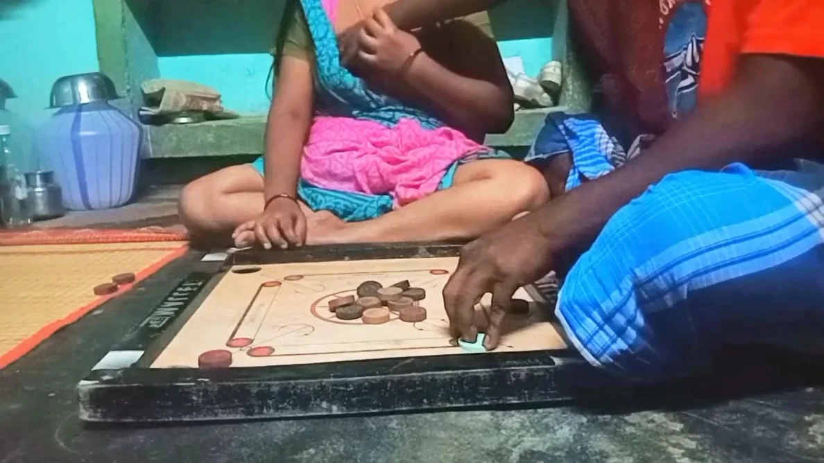 Village Bigg Boobs Aunty Bigg Boobs Aunty Carrom Board Is Playing With Man