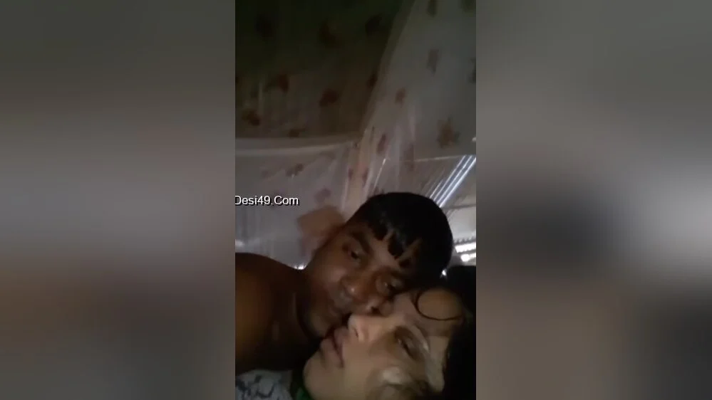 Today Exclusive- Desi Lover Kissing And Fucking