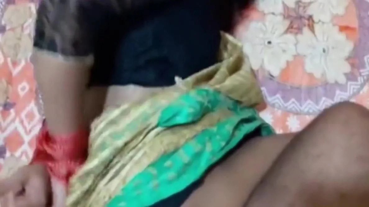 Bhabhi Ka Haat Rassi Se Bahand Kar Chut Me Land Gussa Diya