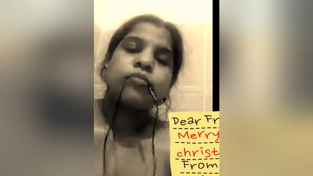 Today Exclusive- Paki Girl Showing Her Boobs And Pussy 2