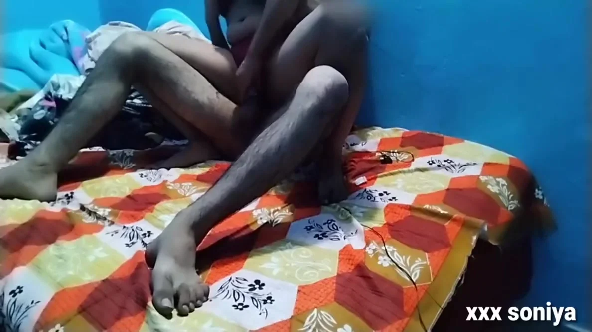 Desi Aunty Ne Apne Nokar Se Apni Pyasi Chut Chudwai