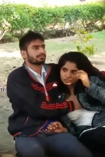 Exclusive- Hot Look Desi Girl Blowjob In Park