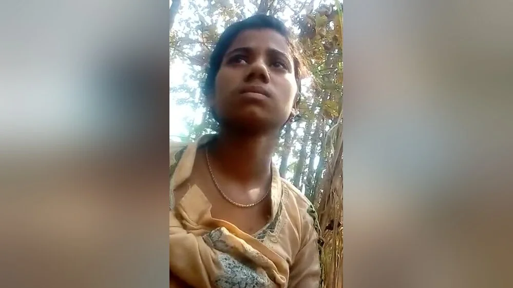 Today Exclusive- Super Hot Desi Village Girl Ridding Lover Dick