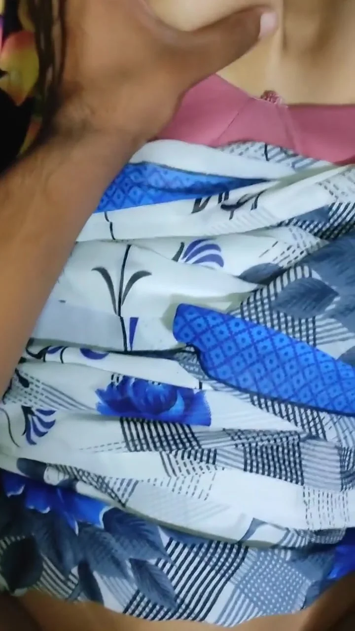 Hot Indian Girlfriend In Saree Hindi Dirty Talking