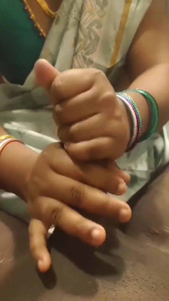 Mallu Aunty Cum Eating