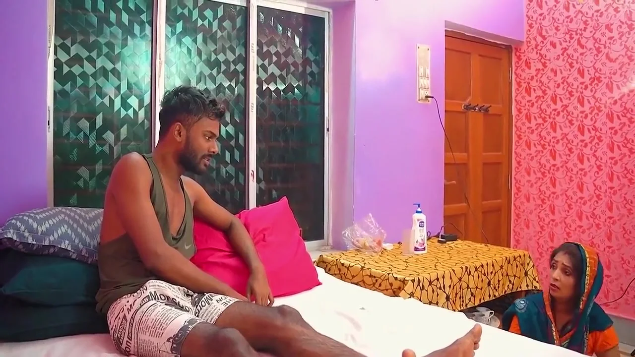 Stepmom Caught Her Stepson While He Was Masturbating In The Sexy Night