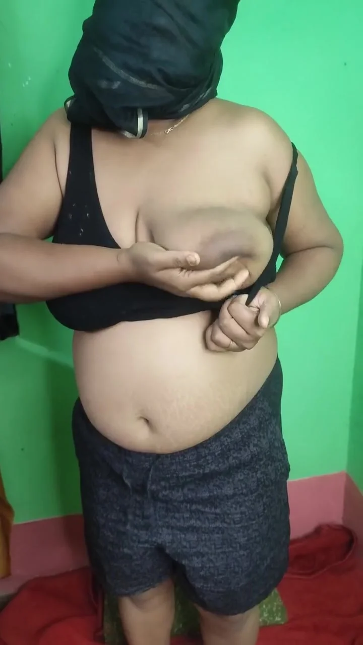 Indian Bhabi Peeing In Green Pot