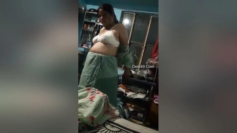 Desi Bhabhi Changing Cloths
