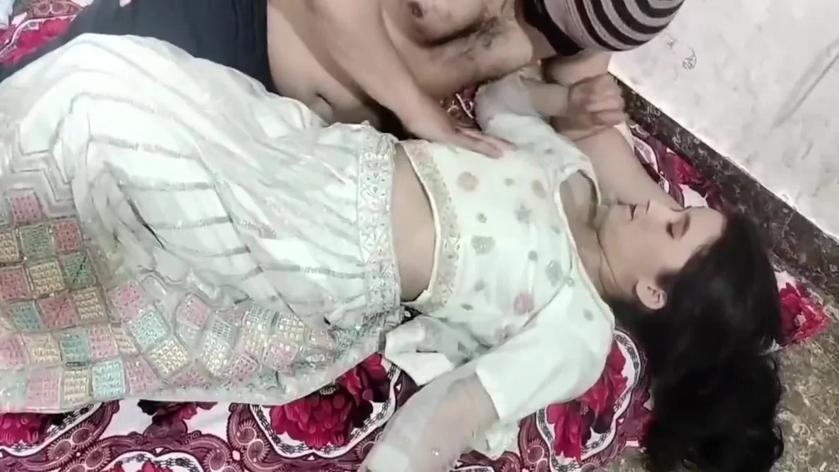 Stepsister In Law Ko Paise Dekar Hotel Me Le Jakar Jabar Dasti Pela