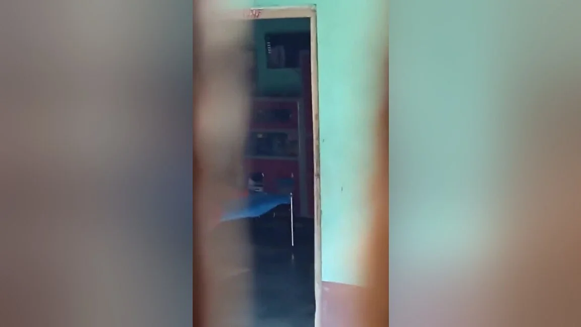 Today Exclusive- Desi Wife Wearing Cloths Record In 1