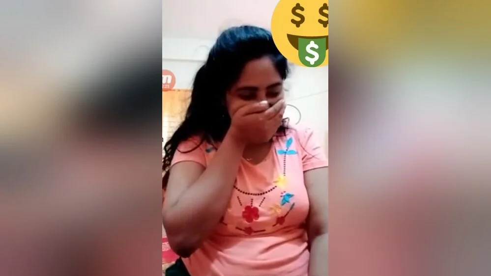 Today Exclusive -shy Desi Girl Shows Her Boobs To Lover On Vc