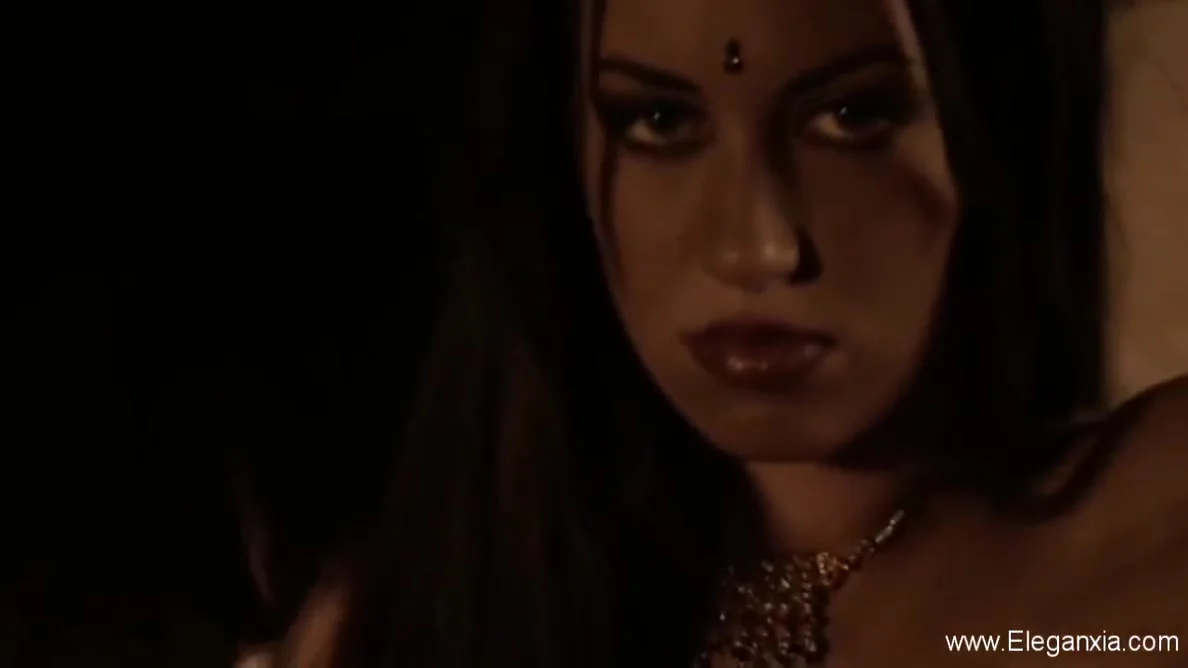 Gorgeous Sensual Curves With Hot Oils