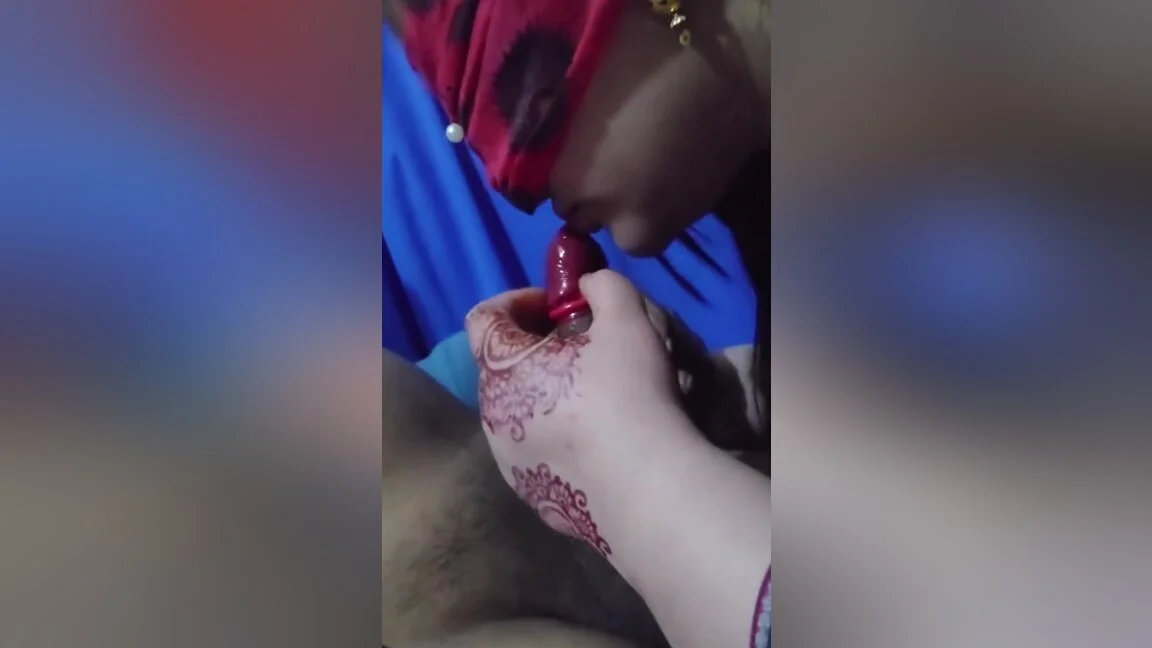 Indian Girlfriend Giving Blowjob