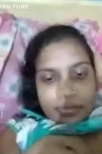 Village Girl Showing Her Boobs And Fondling For Bf