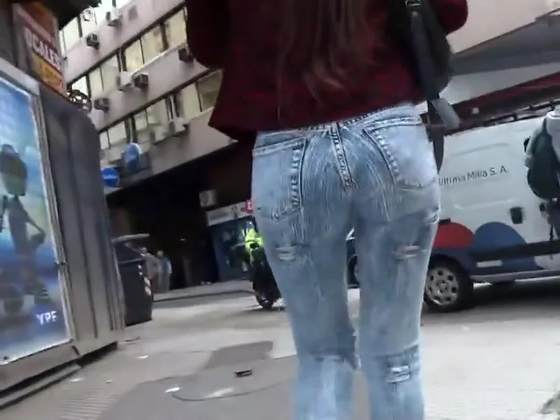Nice ass in torn jeans