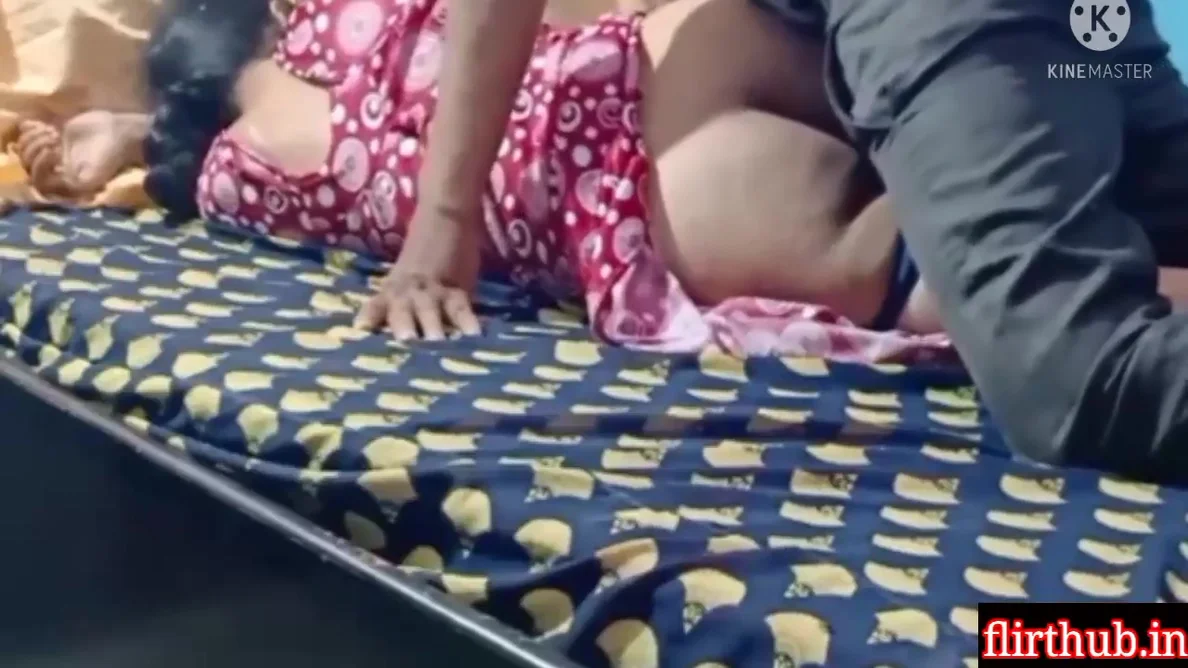 Ghar Pr Akeli Dekh Chachi Ki Piche Se Chut Maari