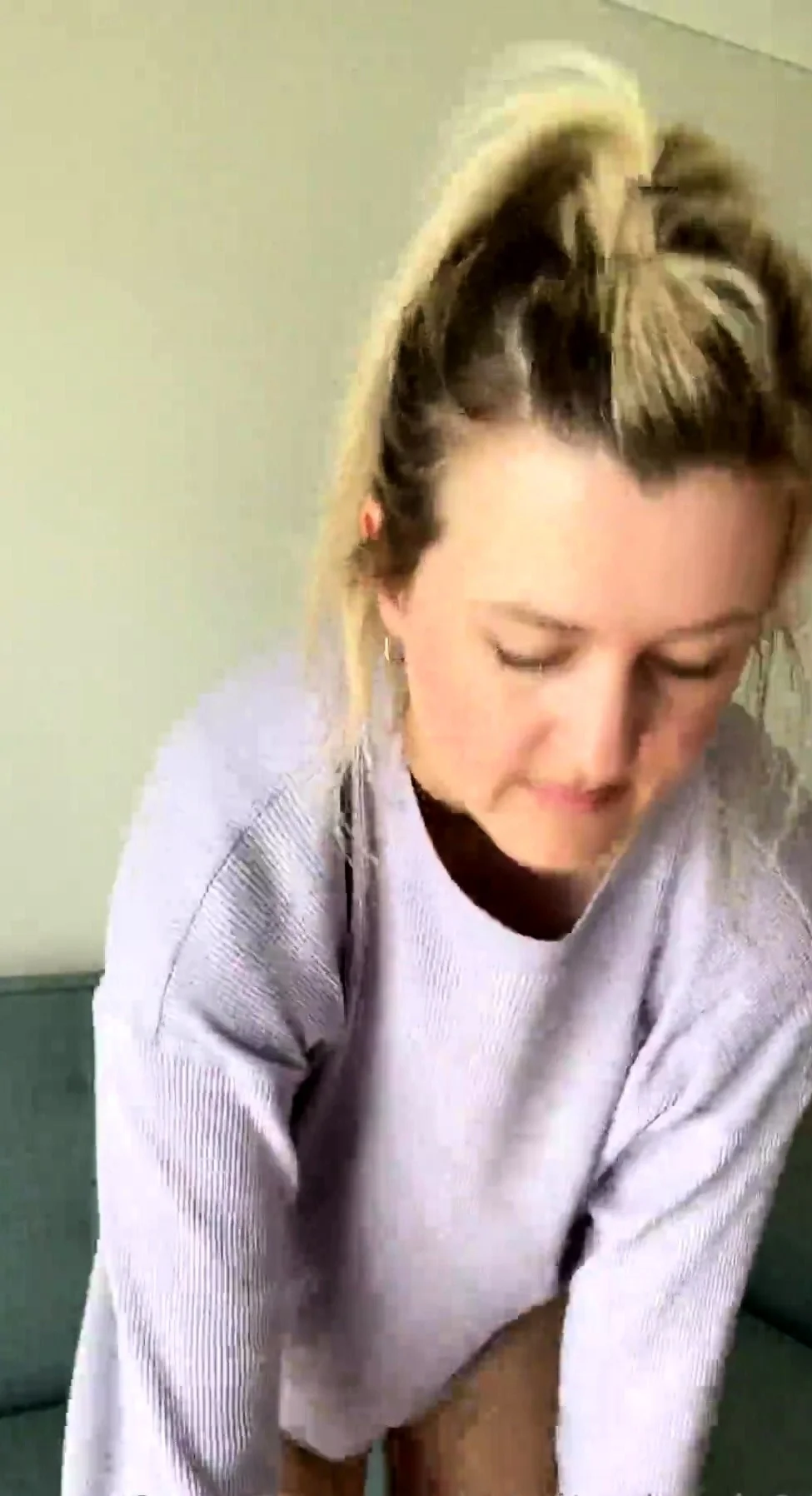 amateur blonde solo webcam