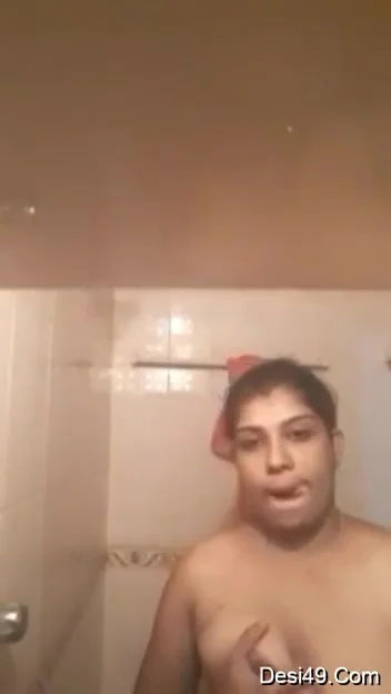 Today Exclusive- Desi Bhabhi Shows Her Boobs And Pussy