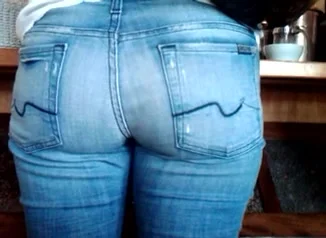 Juicy Booty in Tight Jeans