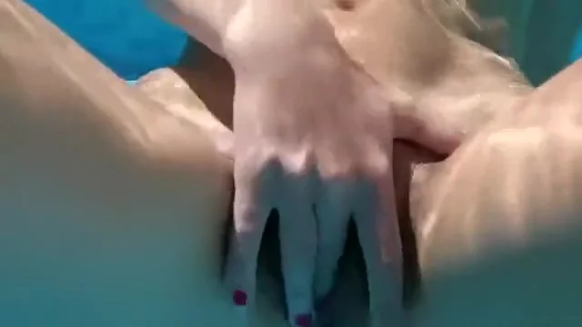 Naked cutie sucks my weenie in the pool