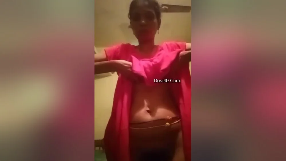 Today Exclusive-desi Village Chick Shows Her Ass And Boobs