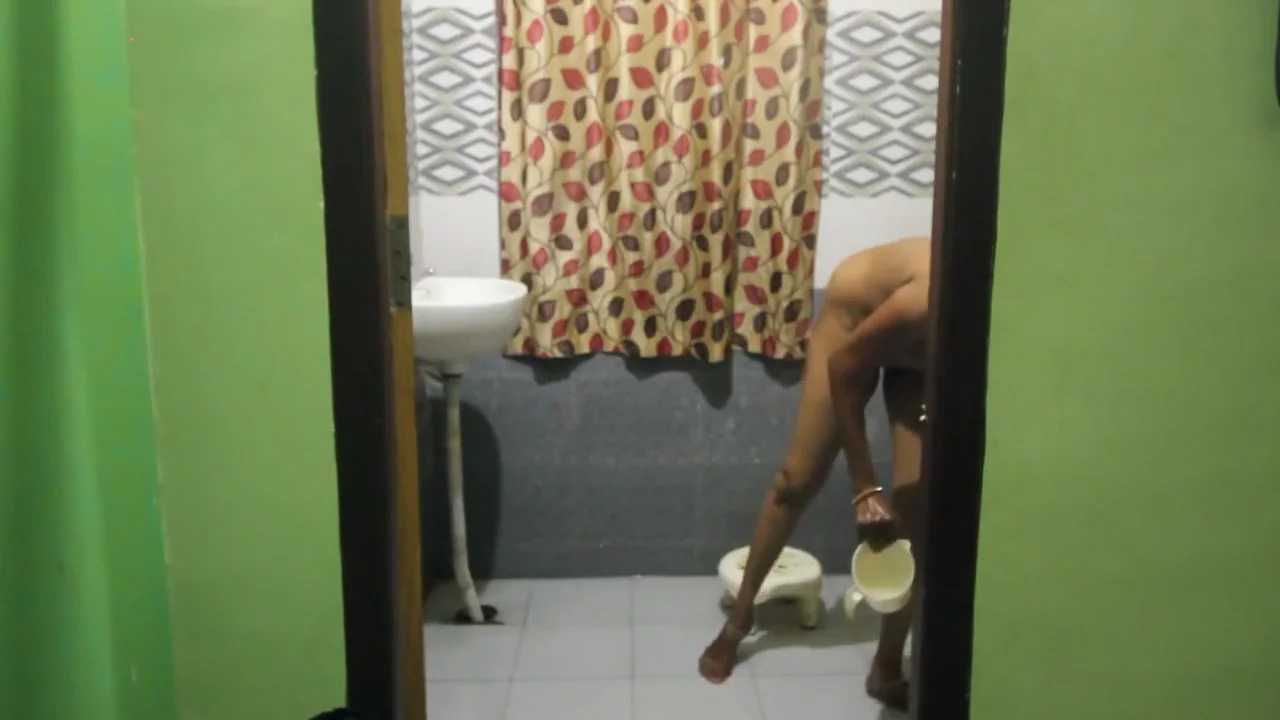 Horny Mature Indian Aunty Filmed While In Shower