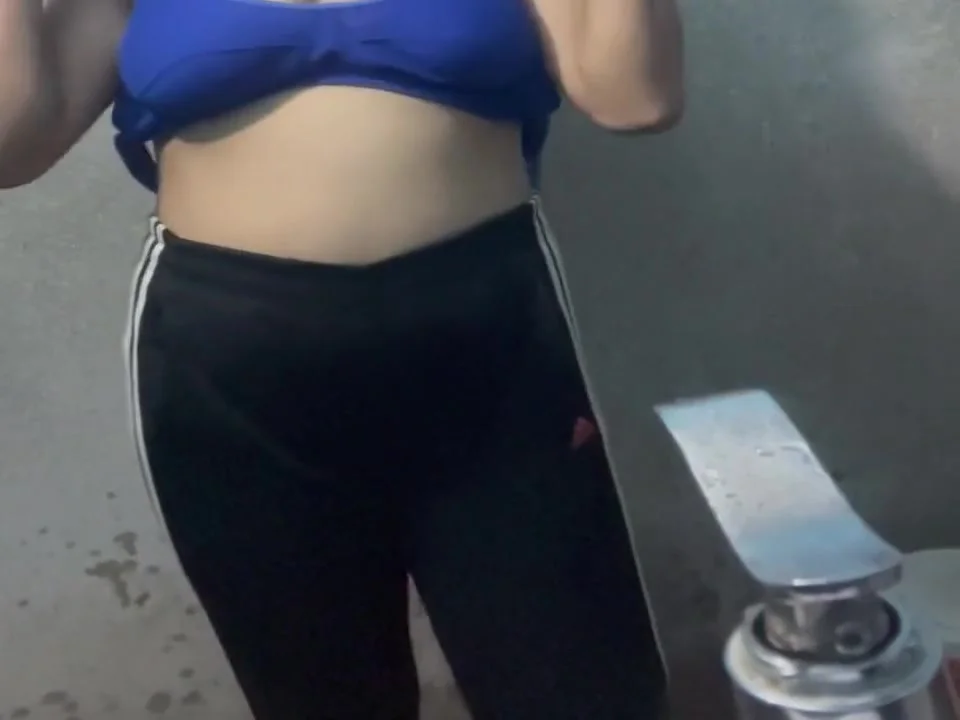 Girlfriend Ne Apne Boyfriend Ko Nahate Hue Video Bheji