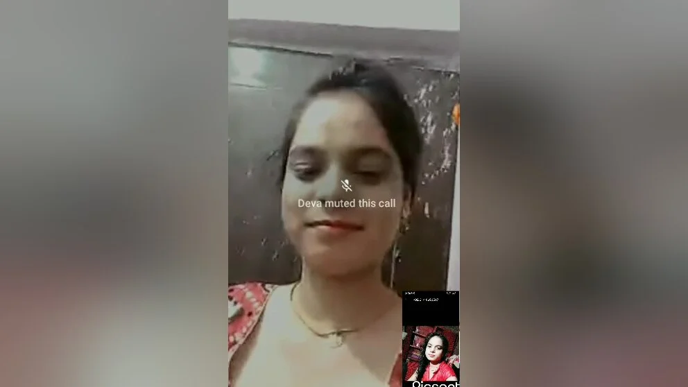 Today Exclusive -cute Desi Girl Shows Her Boobs On Vc