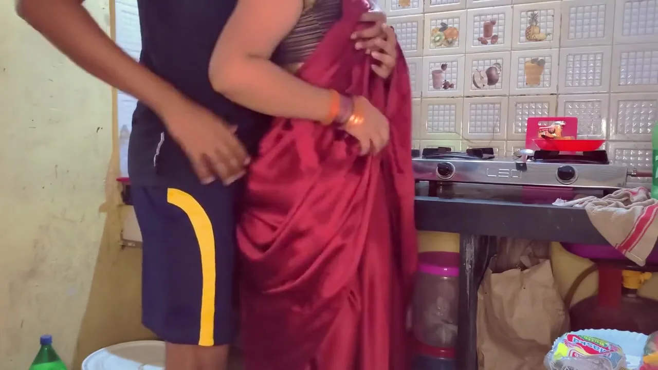 2 Indian Stepmom Got Caught By Stepson While Taking To Her Boyfriend