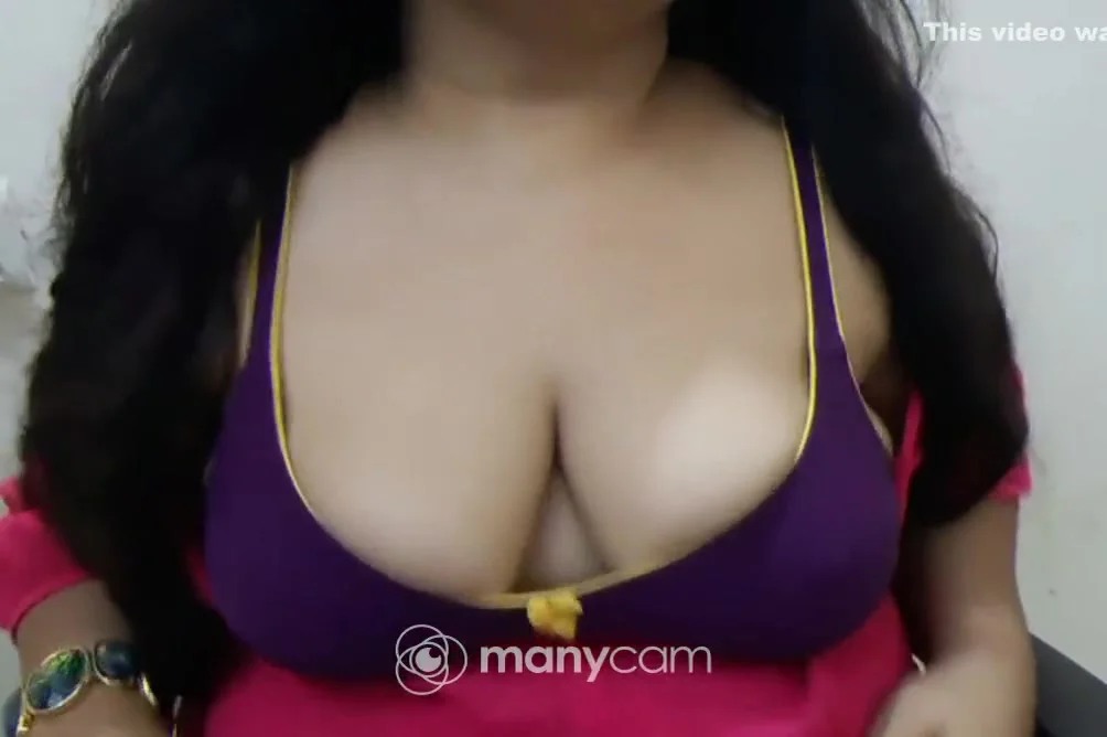 Hot Desi Girl Playing With Her Boobs